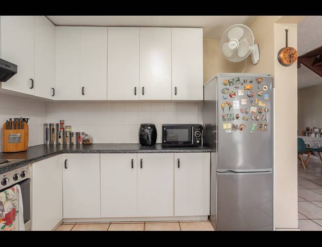 3 BEDROOM APARTMENT FOR SALE IN MANORS